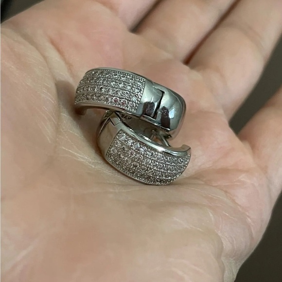 ⭐️NEW 925 Sterling Silver Micro Pave Huggie Hoop Earrings - Picture 5 of 6